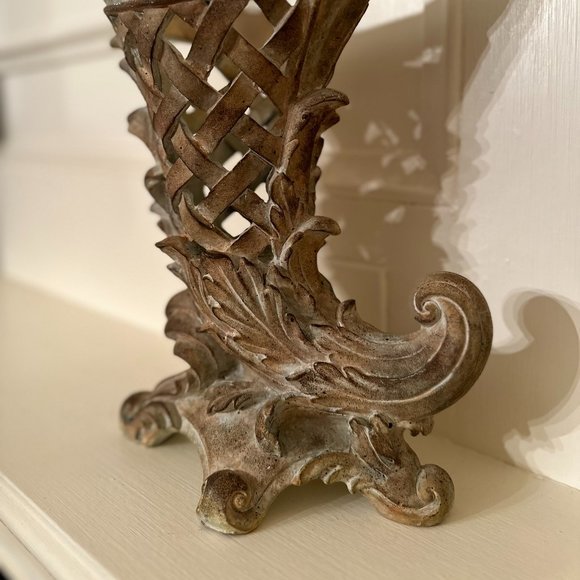 Beatiful Cornucopia Basket Weave Vase - Picture 3 of 15